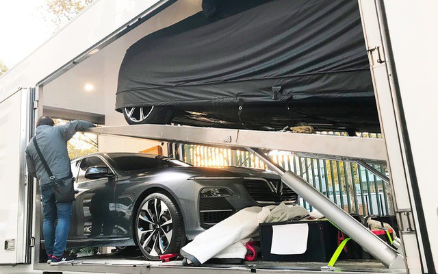 Những hình ảnh thực tế đầu tiên về 2 mẫu xe VinFast tại Paris Motor Show - Ảnh 2.