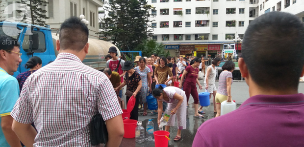 Xác định nguyên nhân nước cấp cho cư dân khu đô thị Linh Đàm có mùi tanh, màu lạ: Do bồn chứa của xe cung cấp nước không sạch - Ảnh 4.