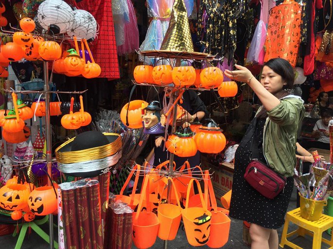 Thị trường đồ trang trí Halloween: Càng kinh dị càng hút khách