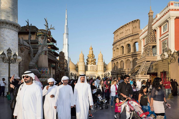 Du lịch Dubai và 9 điều cấm kị khiến du khách ngỡ ngàng: Mang thuốc có thể bị phạt, hôn nhau ở nơi cộng cộng bị xem là phạm luật! - Ảnh 1.