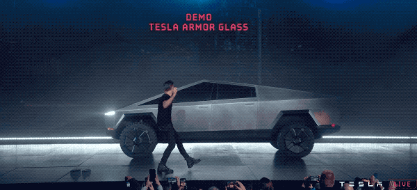  Thử độ cứng cửa kính Armor Glass của xe Cybertruck, Tesla gặp sự cố xấu hổ ngay trên sân khấu  - Ảnh 2.