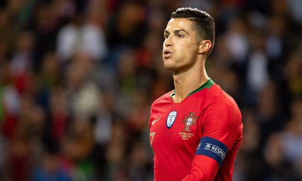 Đêm nay bốc thăm VCK Euro 2020: Ronaldo và đồng đội đứng trước nguy cơ lớn rơi vào bảng tử thần - Ảnh 1.