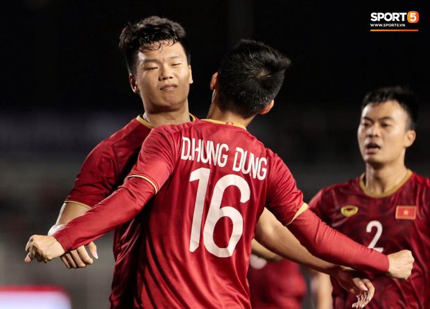 Thành Chung đánh đầu ngược, ghi bàn thắng quý như vàng cho U22 Việt Nam - Ảnh 6.