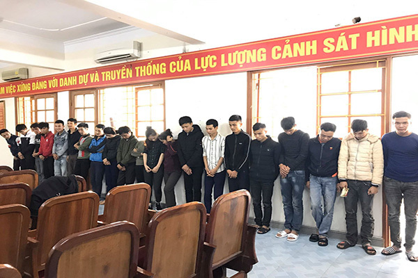 Hà Tĩnh bắt 24 đối tượng giả nhân viên ngân hàng, CSGT để lừa đảo - Ảnh 1.