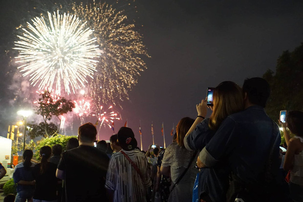  Ghim ngay 6 địa điểm ngắm pháo hoa đẹp nhất Sài Gòn dịp Tết Dương lịch 2020, lập hội đi countdown đón năm mới liền thôi!  - Ảnh 9.