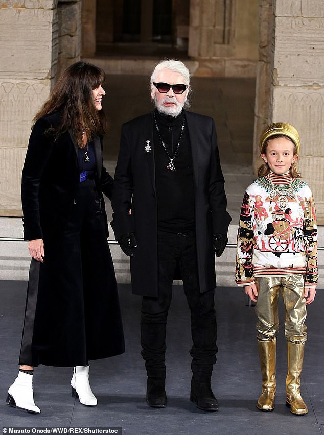 Cuộc sống phủ đầy hàng hiệu, chỉ toàn gặp người nổi tiếng của Hoàng tử nhí làng thời trang, con trai cưng của huyền thoại Chanel Karl Lagerfeld - Ảnh 5.