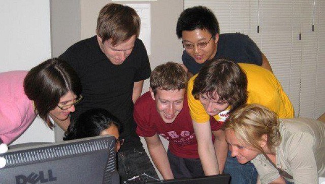 Hôm nay Facebook tròn 15 tuổi, cùng nhìn lại hành trình khó tin của Mark Zuckerberg: Từ cậu sinh viên bỏ học đến tỷ phú sở hữu MXH ‘đông dân’ nhất hành tinh - Ảnh 3.