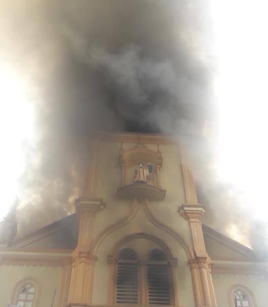  Cháy lớn ở nhà thờ, thiêu rụi nhiều tài sản bên trong - Ảnh 4.