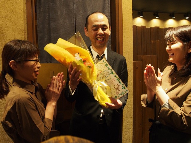 Nhà hàng Nhật ra mắt dịch vụ liên hoan chia tay cho những viên chức nhảy việc nhưng không ai quan tâm - Ảnh 3.