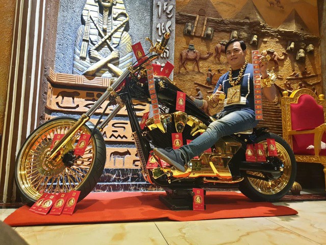 Bộ sưu tập mô tô tiền tỷ của người đàn ông đeo nhiều vàng nhất Việt Nam Phúc XO, dàn xe biển ngũ quỹ ít ai biết - Ảnh 3.