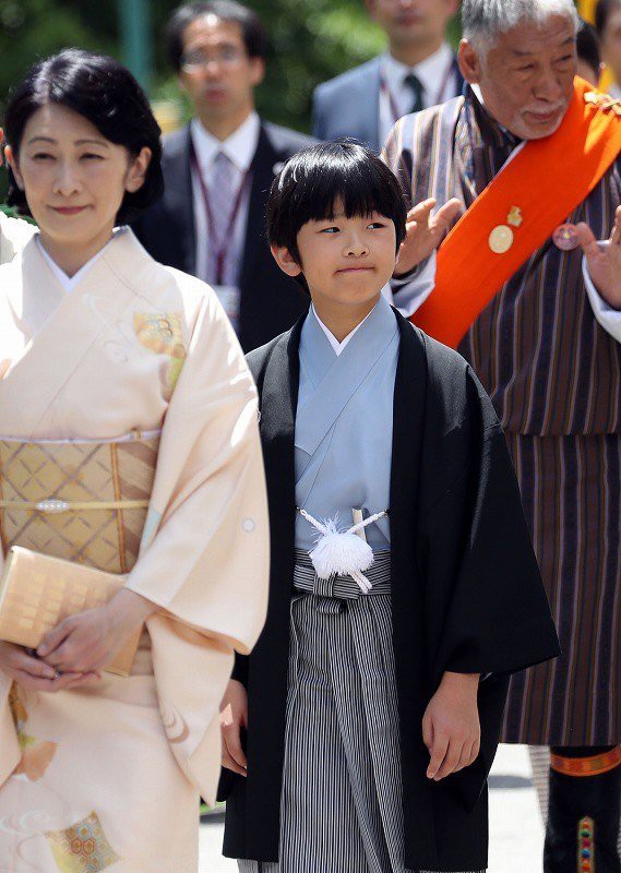 Hoàng hậu Bhutan đọ sắc Thái tử phi Nhật Bản nhưng 2 Hoàng tử nhỏ mới là tâm điểm chú ý, khiến người dùng mạng rần rần - Ảnh 4.