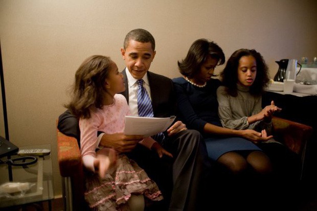 Cựu Tổng thống Obama: “Tôi không thể làm tổng thống cả đời nhưng tôi phải làm cha cả đời” - Ảnh 2.