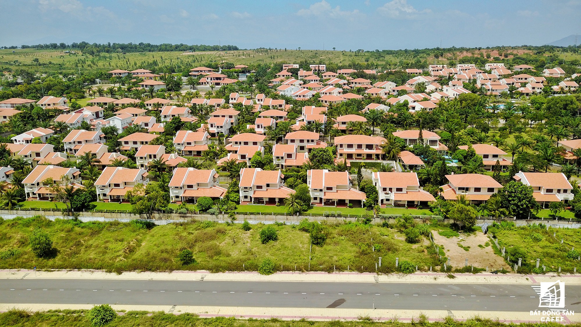 Quy hoạch thành khu du lịch quốc gia, dải ven biển này đang đón dòng vốn hàng tỷ USD, giá đất tăng chóng mặt - Ảnh 10.