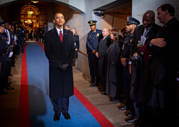 Những bức ảnh đời thường của vợ chồng Obama ngày xưa: Đôi giày rách gắn bó một thời với cựu Tổng thống Mỹ hóa ra có ý nghĩa đặc biệt - Ảnh 10.