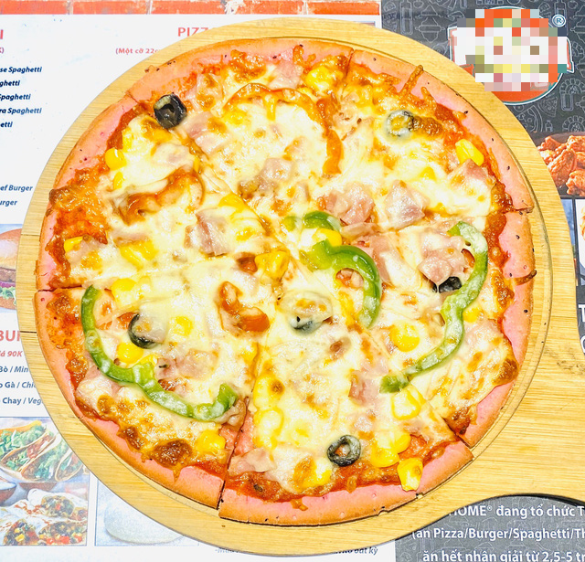 Độc lạ pizza làm từ thanh long ruột đỏ, giá chỉ 55.000 đồng/chiếc - Ảnh 1.