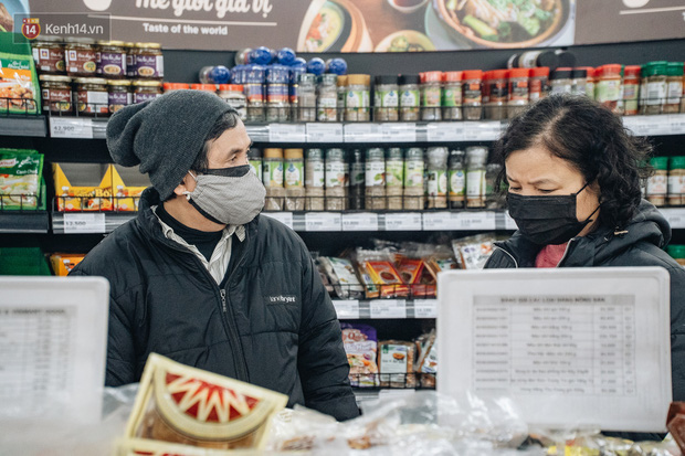 Cập nhật giá rau tăng vọt sau Tết, người Hà Nội đổ xô đi mua thực phẩm dự trữ giữa nạn dịch virus Corona - Ảnh 3.