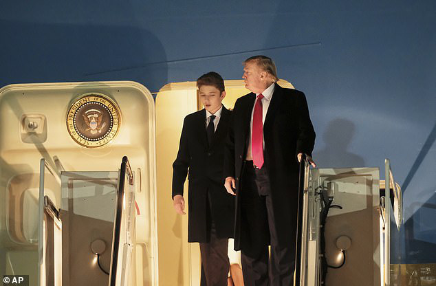 Tổng thống Mỹ tự hào tiết lộ bí mật về quý tử Barron Trump: Con trai tôi là thiên tài máy tính - Ảnh 1.