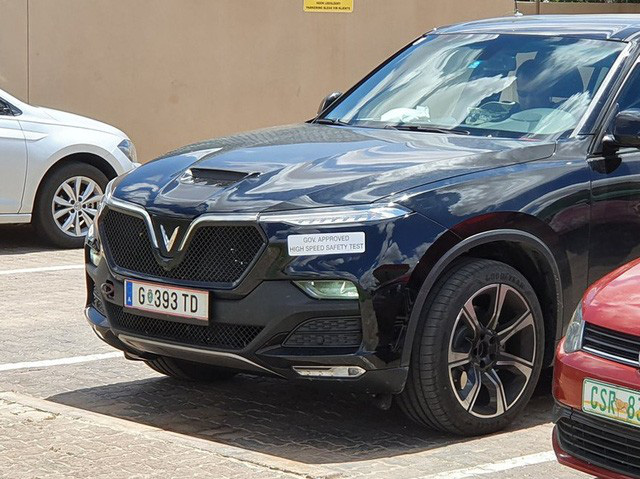 Người dân Nam Phi ‘tóm gọn’ VinFast Lux SA chạy thử với vài điểm kỳ lạ: ‘Đây là sự kết hợp giữa người Đức và người Ý, cảm giác như BMW X5’ - Ảnh 5.