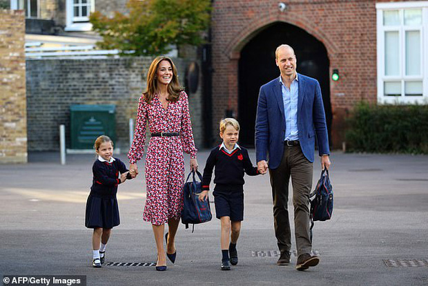 Trường học của 2 con Công nương Kate và Hoàng tử William nghi nhiễm virus corona, 4 học sinh bị cách ly - Ảnh 1.
