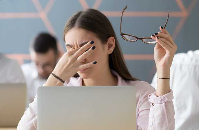 Thời đại công nghệ: Ánh sáng xanh đã ảnh hưởng sức khỏe con người như thế nào và làm sao để giảm thiểu thời gian tiếp xúc với chúng? - Ảnh 1. Thời đại công nghệ: Ánh sáng xanh đã ảnh hưởng sức khỏe con người như thế nào và làm sao để giảm thiểu thời gian tiếp xúc với chúng? - Ảnh 1.