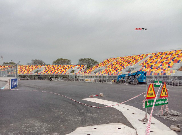 Quang cảnh đường đua F1 Hà Nội sau lệnh hoãn: Đại công trường ngổn ngang, công nhân vẫn làm việc - Ảnh 16.