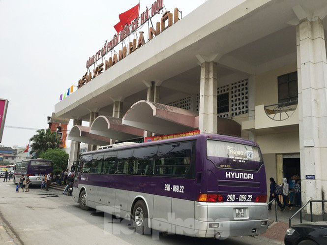 Hà Nội đề xuất cho xe buýt taxi hoạt động trở lại