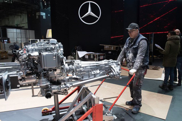 Khung cảnh tan hoang của Geneva Motor Show 2020: Tất cả đắp chiếu chờ tháo dỡ - Ảnh 9.