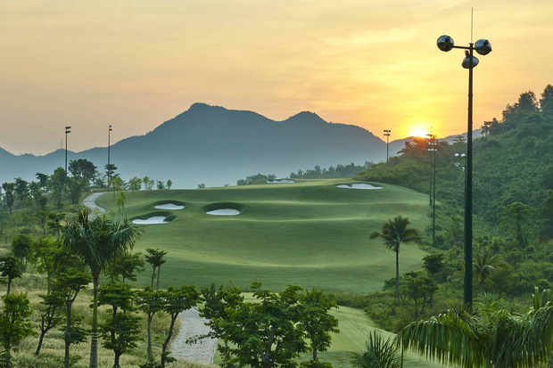 Sân golf lớn nhất Đà Nẵng tạm ngừng hoạt động sau khi 2 vị khách người Anh nhiễm Covid-19 từng xuất hiện tại đây - Ảnh 1.