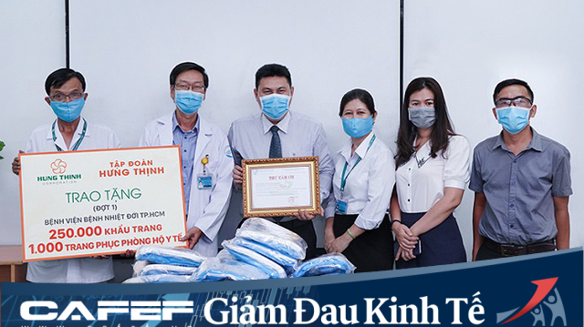 Tập đoàn Hưng Thịnh trao tặng 2,5 tỷ đồng, 250.000 khẩu trang và 1.000 bộ trang phục phòng hộ cho các y, bác sỹ tuyến đầu chống dịch - Ảnh 1.