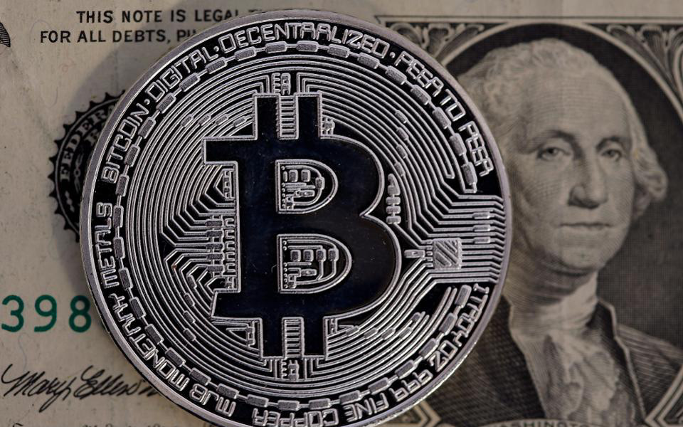 Bitcoin tăng dựng đứng, hướng mốc 10.000 USD?