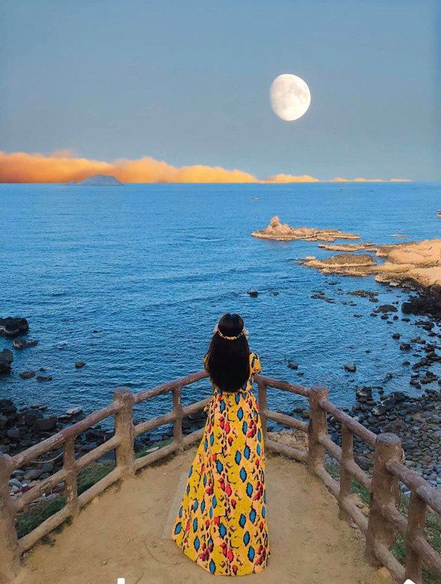Đâu phải chỉ ra nước ngoài mới thấy biển xanh cát trắng xóa, vẻ đẹp "trời cho" của Quy Nhơn khiến bao người phải trầm trồ!