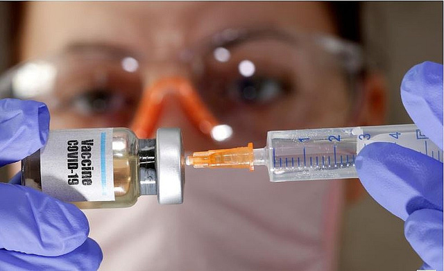 Bloomberg: Người tiêm vaccine vẫn có thể lây lan dịch Covid-19 trong cộng đồng? - Ảnh 1.
