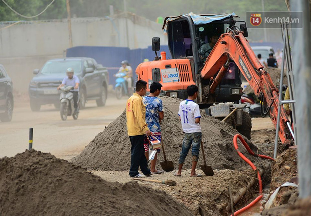 Cận cảnh cầu vượt dầm thép nối liền 3 quận nội thành Hà Nội đang gấp rút thi công - Ảnh 12.