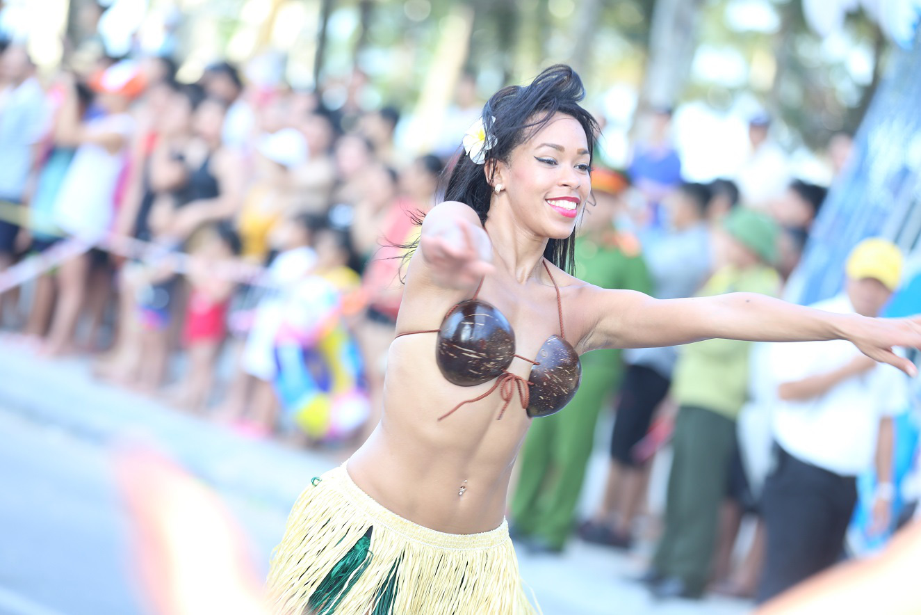 Sau Covid-19, du lịch Sầm Sơn bùng nổ với lễ hội Carnival đường phố - Ảnh 5.