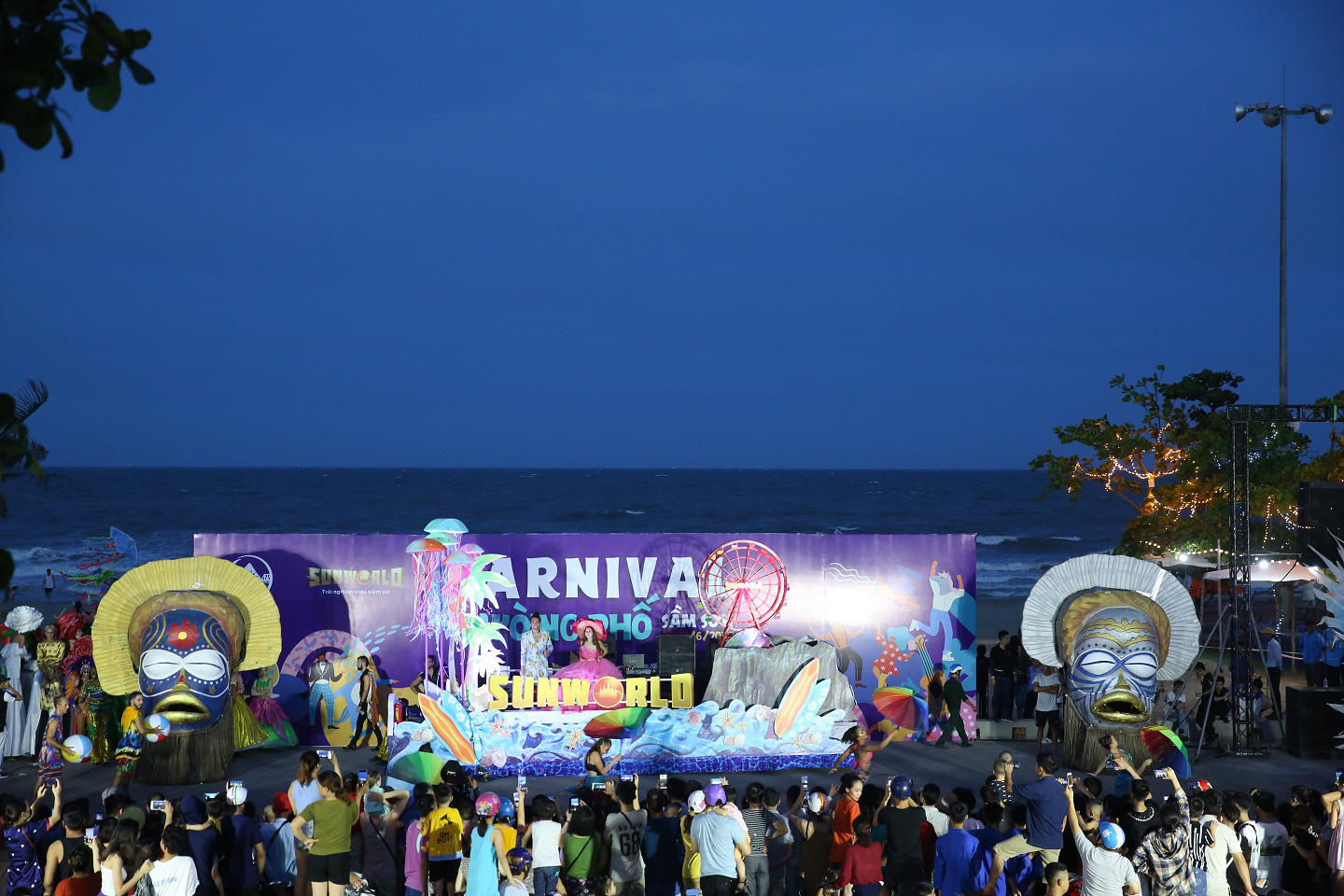 Sau Covid-19, du lịch Sầm Sơn bùng nổ với lễ hội Carnival đường phố - Ảnh 7.