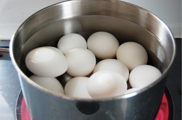 4 sai lầm điển hình khi luộc trứng mà nếu không thay đổi ngay thì chẳng khác nào ăn cũng như không - Ảnh 2.