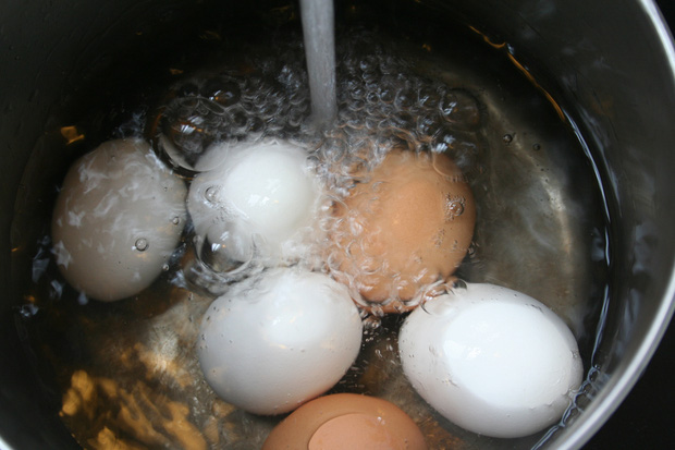 4 sai lầm điển hình khi luộc trứng mà nếu không thay đổi ngay thì chẳng khác nào ăn cũng như không - Ảnh 3.