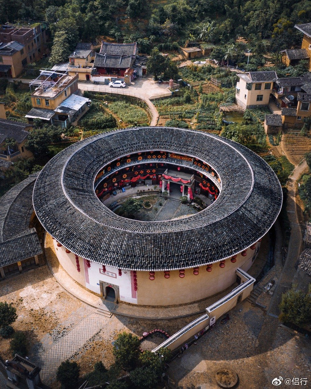 Mãn nhãn với hóa thạch sống của kiến trúc cổ Trung Hoa: Khu chung cư đất nung lớn nhất thế giới, là một kiệt tác sáng tạo của văn hóa xưa - Ảnh 1.