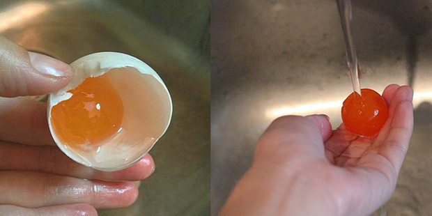 Ăn trứng muối trộn rau, gia đình 4 người nhập viện vì ngộ độc thực phẩm: Cách ăn trứng muối an toàn và 5 nhóm người không nên ăn món này - Ảnh 3.