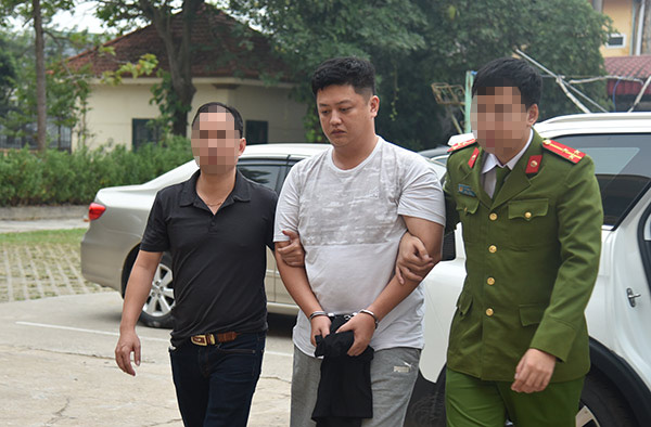 Bắt 3 cán bộ thu thập, mua bán trái phép thông tin tài khoản ngân hàng - Ảnh 2. Bắt 3 cán bộ thu thập, mua bán trái phép thông tin tài khoản ngân hàng - Ảnh 2.