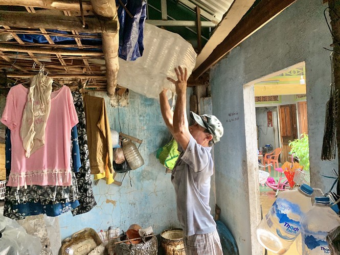 Người dân Quảng Ngãi, Quảng Nam hối hả chạy lũ - Ảnh 6. Người dân Quảng Ngãi, Quảng Nam hối hả chạy lũ - Ảnh 6.