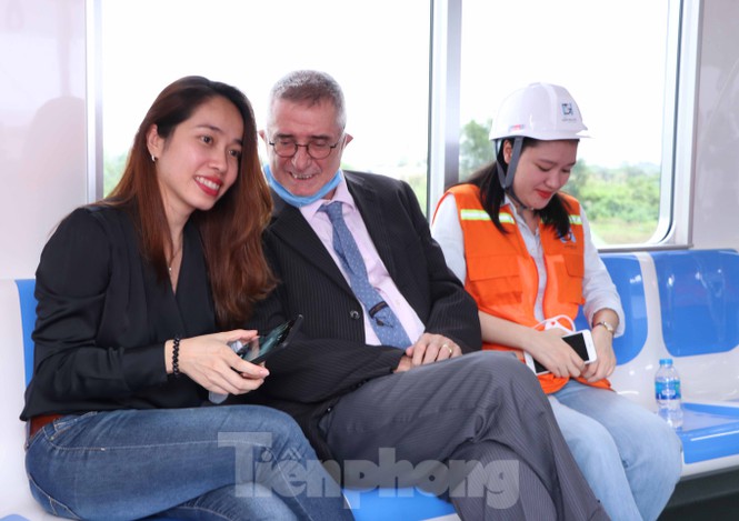 Có gì bên trong đoàn tàu metro số 1 của TPHCM? - Ảnh 12. Có gì bên trong đoàn tàu metro số 1 của TPHCM? - Ảnh 12.