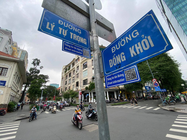 Nhiều tuyến đường ở trung tâm Sài Gòn lần đầu được gắn mã QR code để tra cứu thông tin - Ảnh 1.