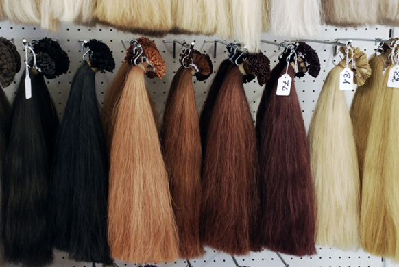 Hàng năm có hơn 42 triệu tấn tóc phụ nữ được bán cho dân buôn vàng đen, rốt cuộc đó là gì mà khiến phái đẹp chấp nhận cắt tóc, cạo đầu? - Ảnh 12.