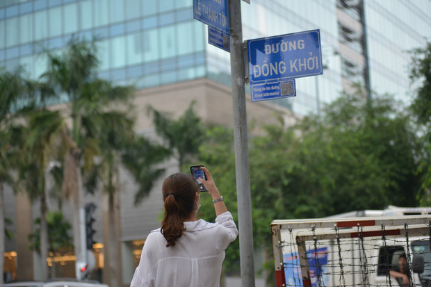 Nhiều tuyến đường ở trung tâm Sài Gòn lần đầu được gắn mã QR code để tra cứu thông tin - Ảnh 5.