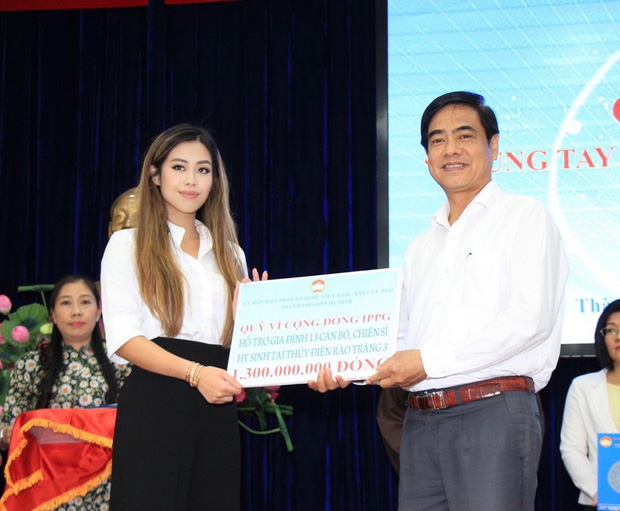 Tiên Nguyễn đại diện nhà tỷ phú Johnathan Hạnh Nguyễn trao 2 tỷ hỗ trợ miền Trung, 1,3 tỷ cho gia đình 13 cán bộ gặp nạn ở Rào Trăng 3 - Ảnh 2.