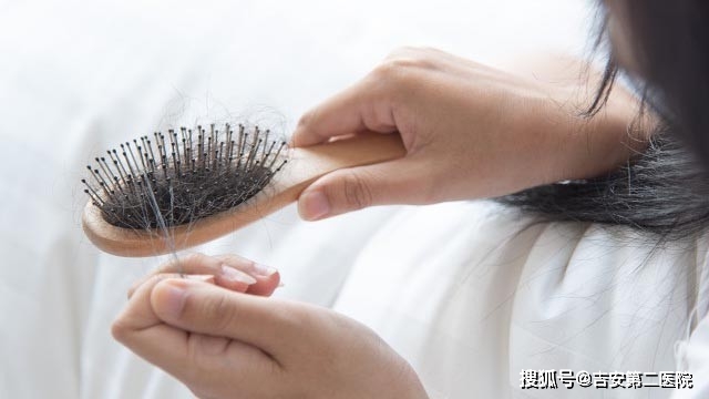 Theo trào lưu dùng gừng chữa rụng tóc có thể gây hói sớm: BS tiết lộ cách làm tốt hơn - Ảnh 3.