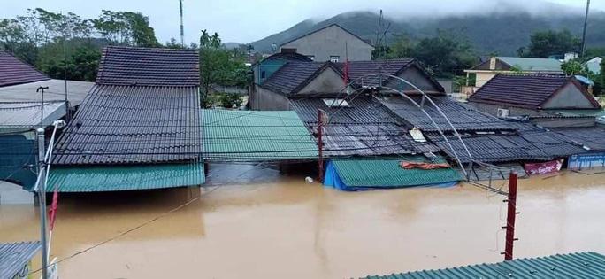 Mưa lớn, thủy điện đồng loạt xả lũ, hàng ngàn nhà dân ở Nghệ An bị ...