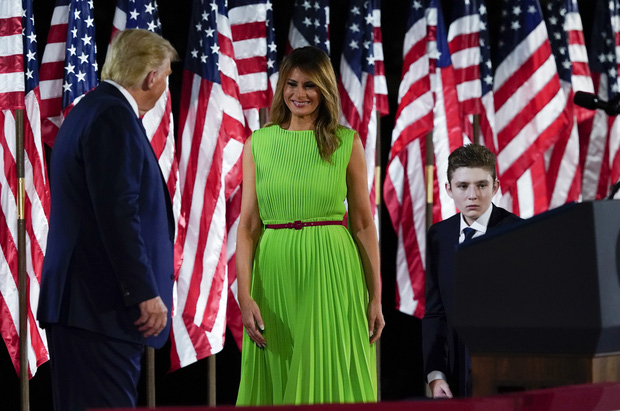 Những khoảnh khắc cười hiếm hoi gần đây nhất của Hoàng tử Nhà Trắng Barron Trump sau khi loạt hình ảnh buồn bã phủ sóng truyền thông - Ảnh 15.