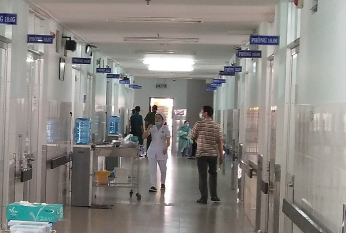 Công an canh phòng cẩn mật nguyên Bí thư Nha Trang sau khi bị tấn công - Ảnh 1. Công an canh phòng cẩn mật nguyên Bí thư Nha Trang sau khi bị tấn công - Ảnh 1.